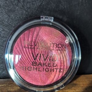 Makeup Revolution Vivid Baked Highlighter Rose Gold Lights